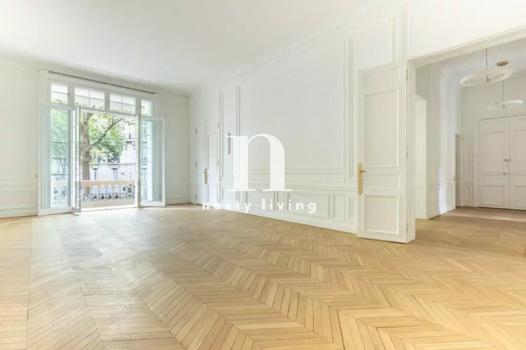 Apartment in Triangle d'Or, Paris 8e Arrondissement, Paris 2 - 14242952