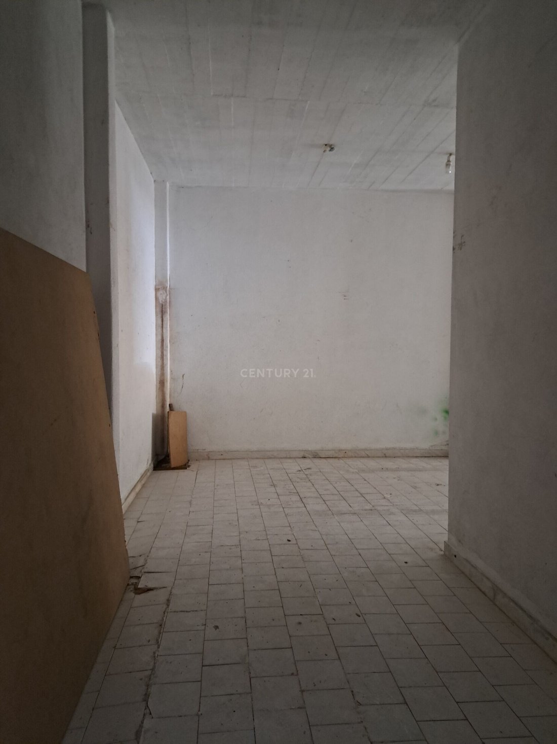 Garage For Rent In Cacém In Agualva Cacém, Lisbon, Portugal For Rent