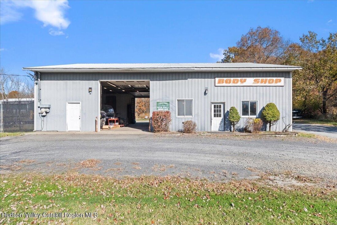 2243 Us 44, Gardiner, Ny 12525 In Gardiner, New York, United States For