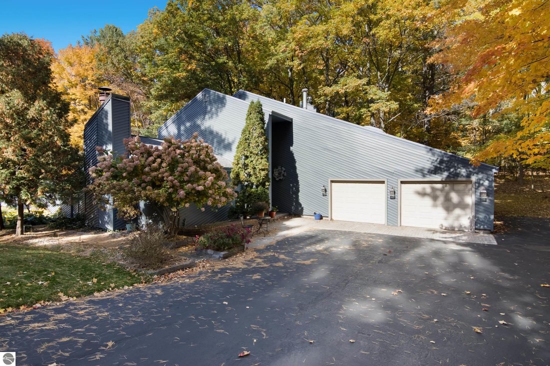 Beautifully Appointed Contemporary In Traverse City, Michigan, United