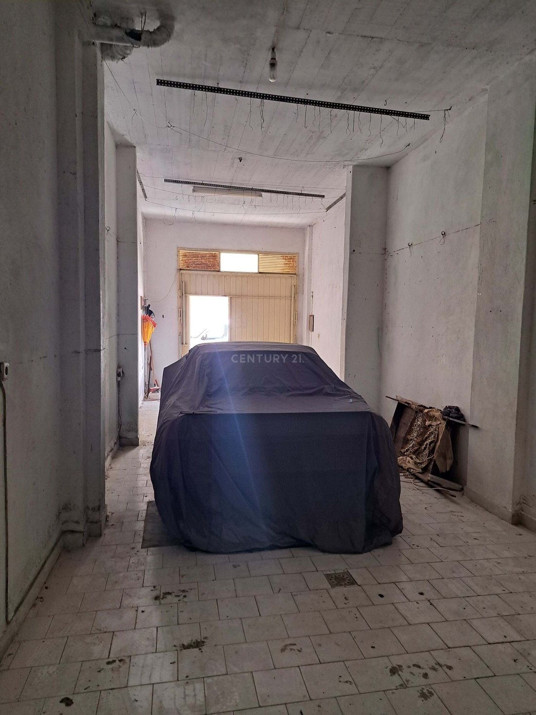 Garage For Rent In Cacém In Agualva Cacém, Lisbon, Portugal For Rent