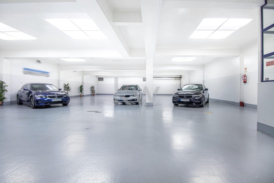 Lisboa Store In Lisbon, Lisbon, Portugal For Rent (14879054)