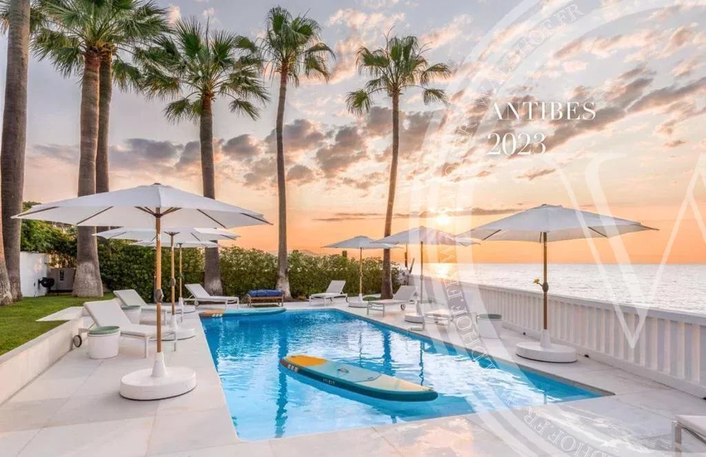 Villa in Antibes, Provence-Alpes-Côte d'Azur, France 1 - 14425317