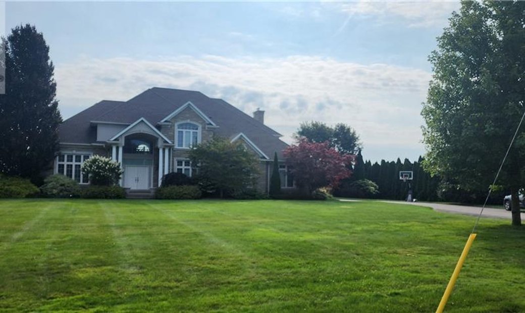 Home With Stunning Views In Niagara On The Lake, Ontario