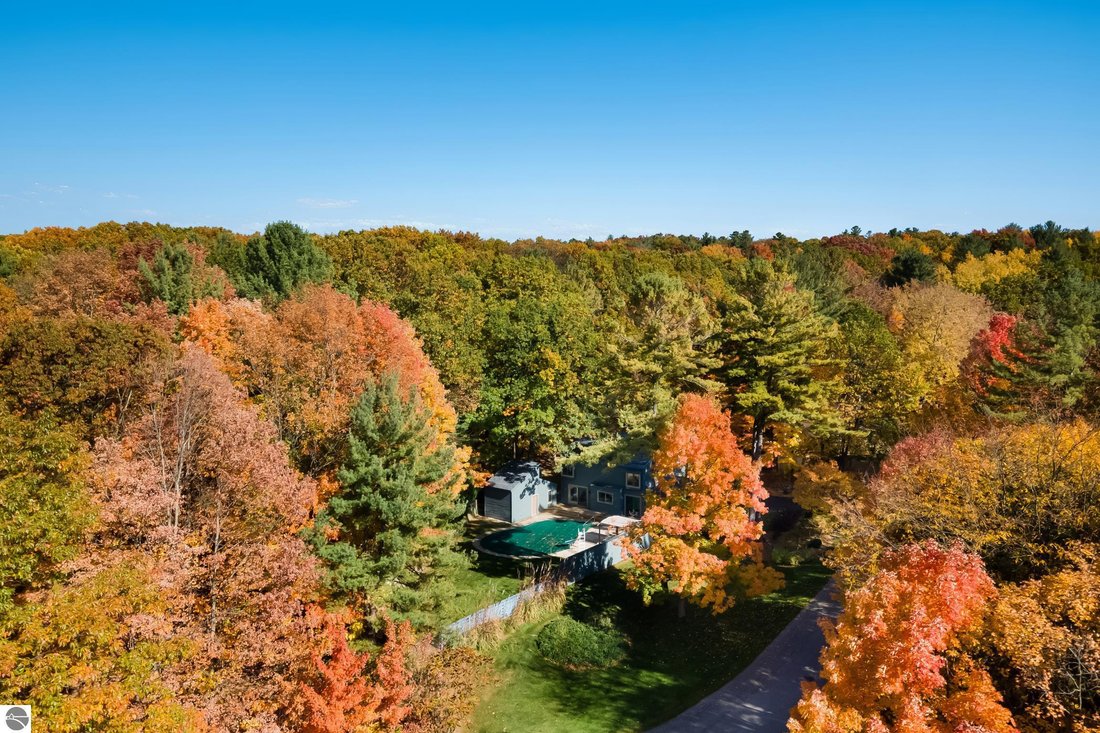 Beautifully Appointed Contemporary In Traverse City, Michigan, United