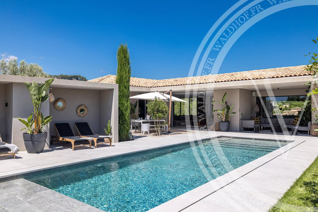 Villa in Saint-Paul-de-Vence, Provence-Alpes-Côte d'Azur, France 1 - 14493627