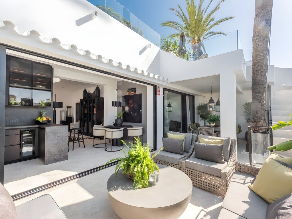 Luxury Beach Bungalow At Oasis Club On Marbella’s In Marbella