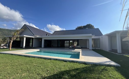 Villa in Grande Riviere Noire, Rivière Noire District, Mauritius 1