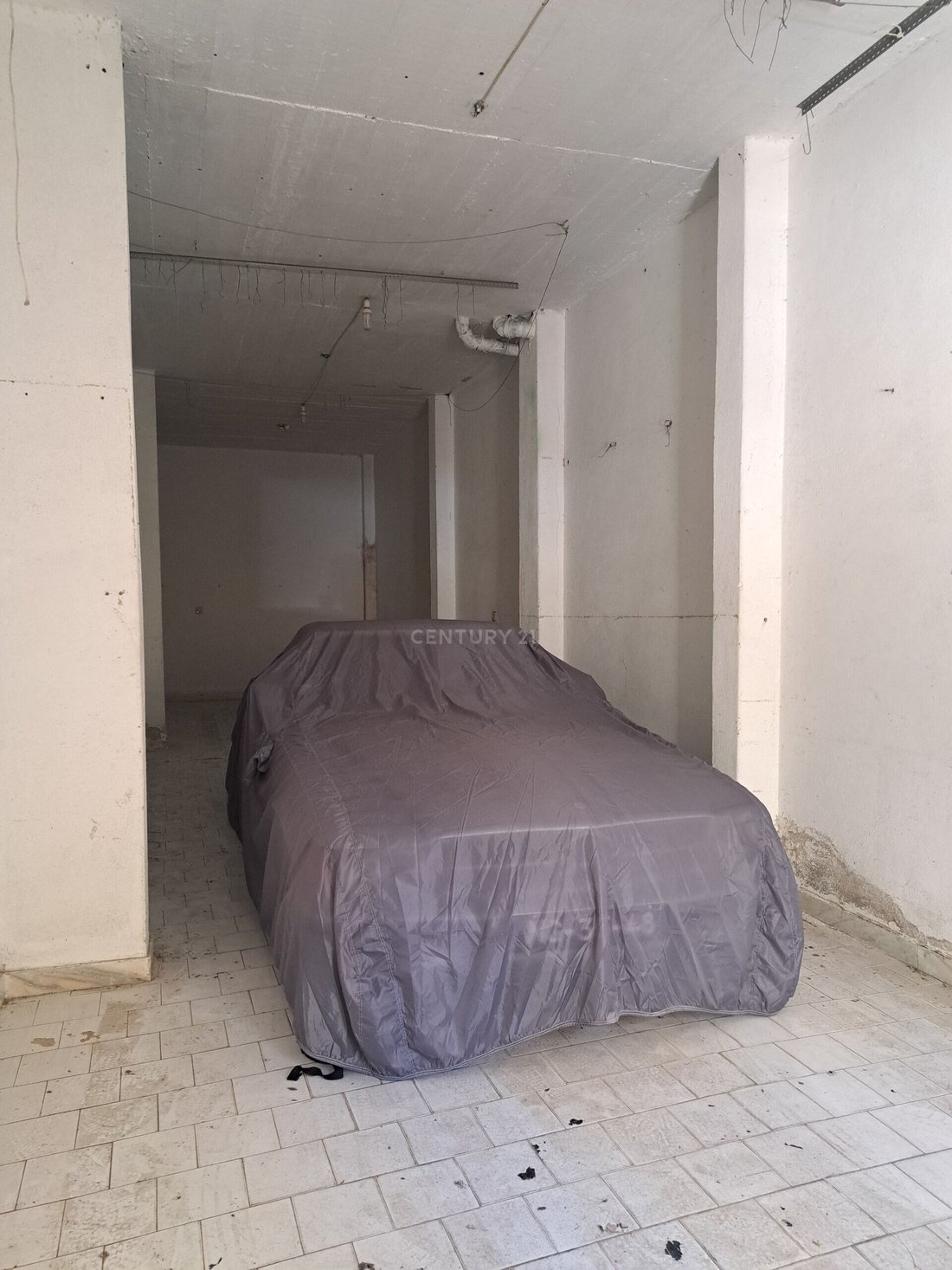 Garage For Rent In Cacém In Agualva Cacém, Lisbon, Portugal For Rent