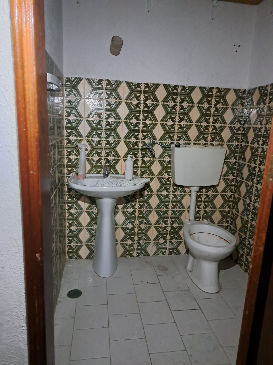 Garage For Rent In Cacém In Agualva Cacém, Lisbon, Portugal For Rent