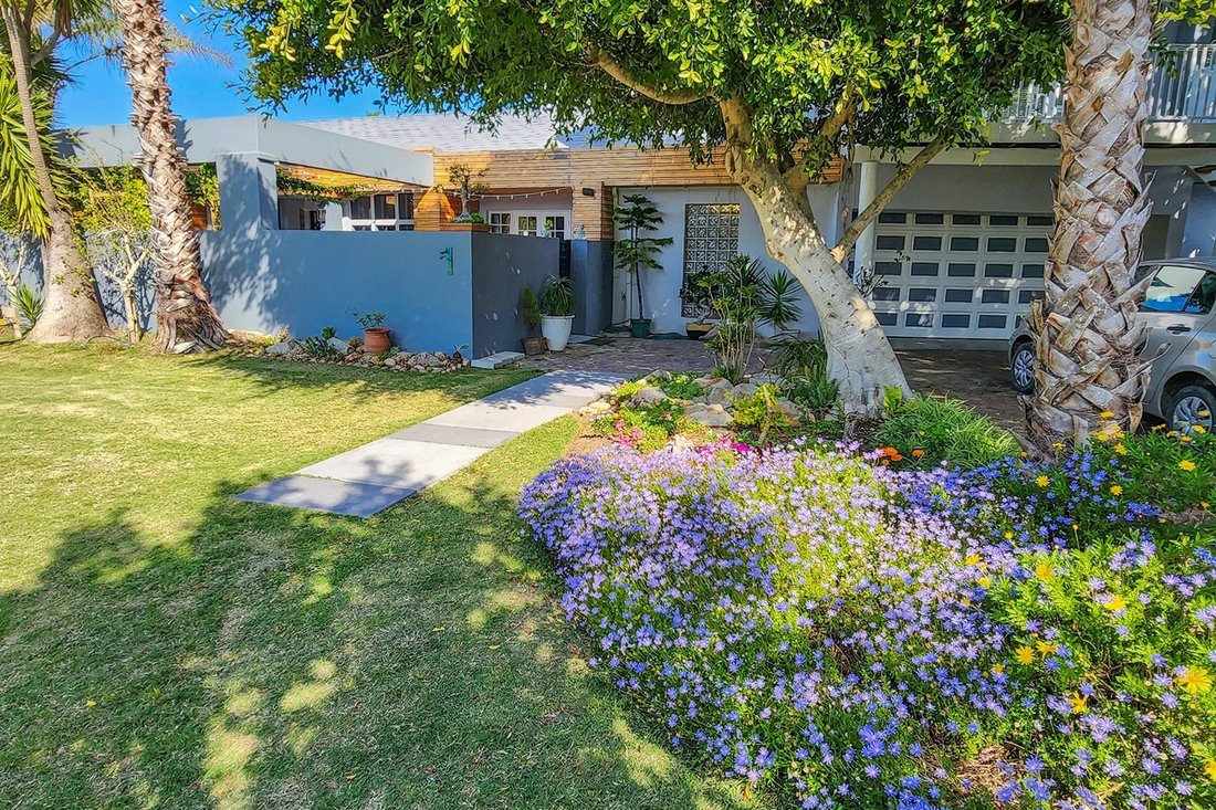 Style On Leisure Isle 4 Bed 3 Bath Home In Knysna, Western Cape, South