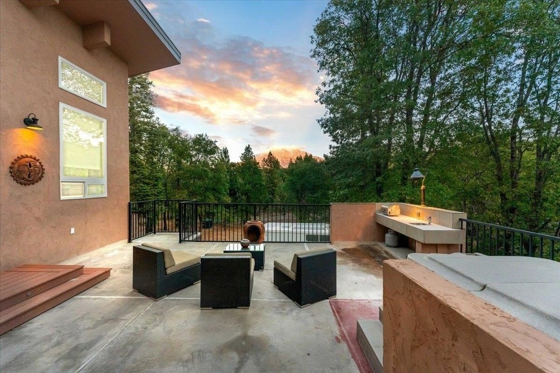 House in Weed, California, United States 4 - 14881479