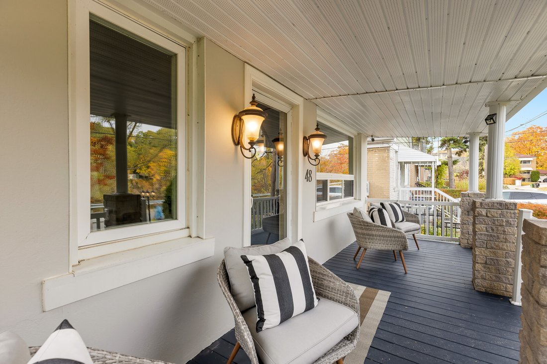 Charming Waterfront Bungalow In Toronto, Ontario, Canada For Sale