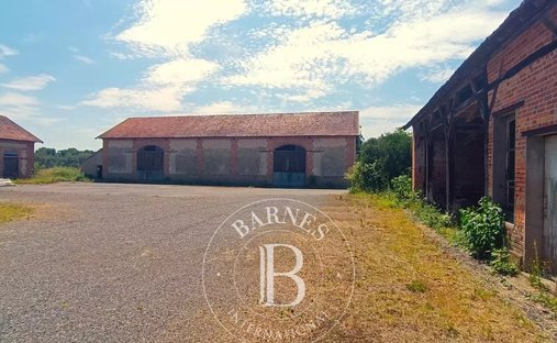 17th Century Castle And Its Outbuildings On Approximately 10 Hectares