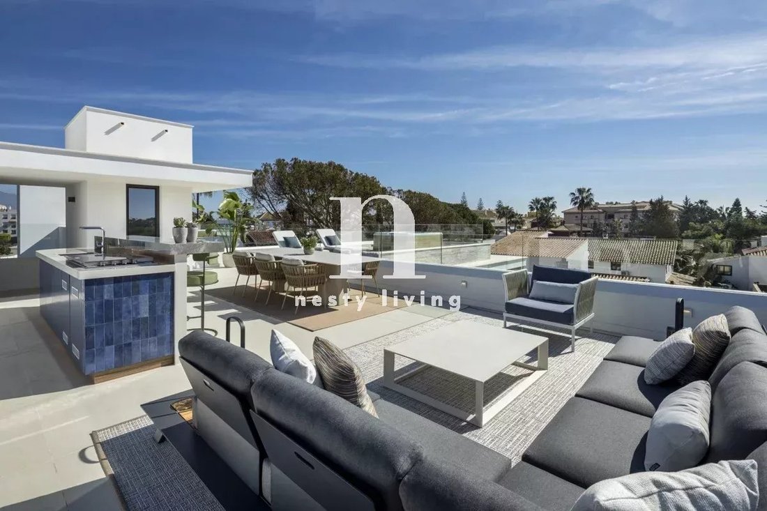 Villa in San Pedro de Alcantara, Andalusia, Spain 3 - 14247056