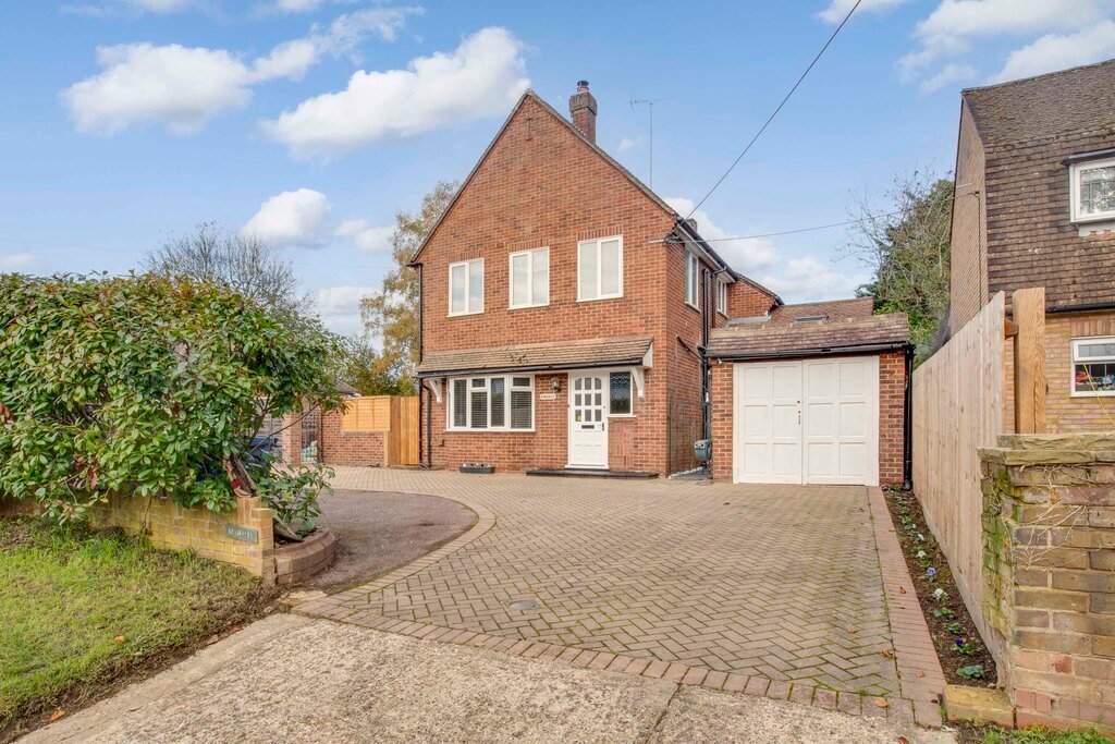 House in Bourne End, England 1 - 14879818