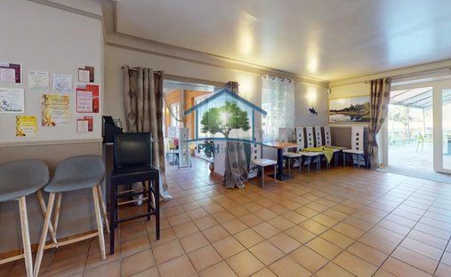 Castle for Sale in Brive-la-Gaillarde, Nouvelle-Aquitaine, France