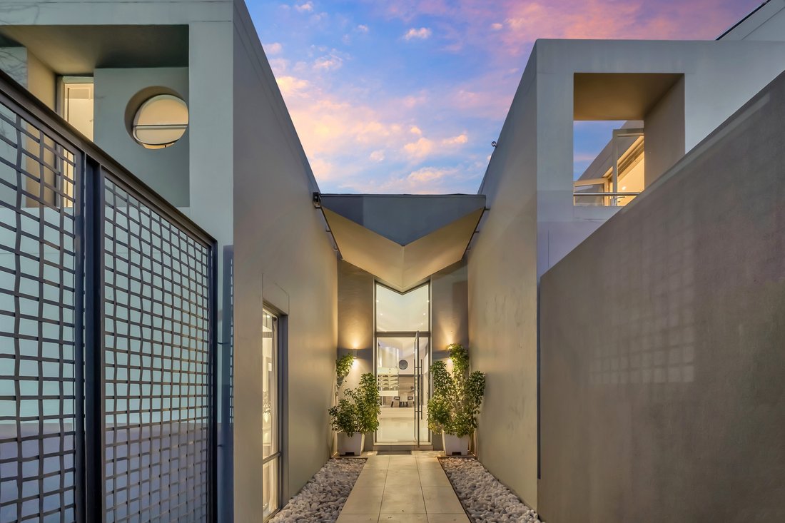 House in Benmore Gardens, Gauteng, South Africa 3 - 14890985