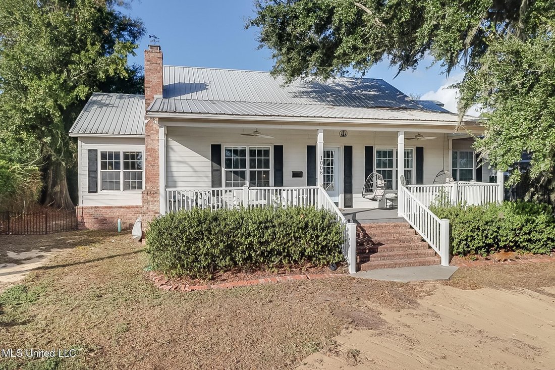 House in Biloxi, Mississippi, United States 1 - 14890688