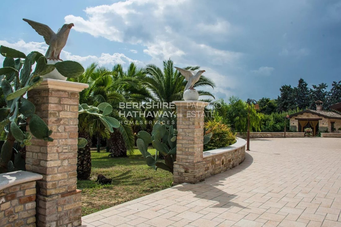 Villa in Colonnella, Abruzzo, Italy 4 - 14022934