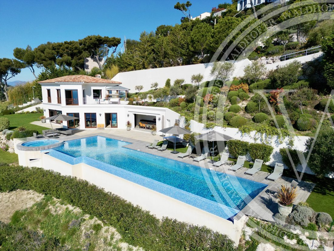 Villa in Èze, Provence-Alpes-Côte d'Azur, France 1 - 13690808