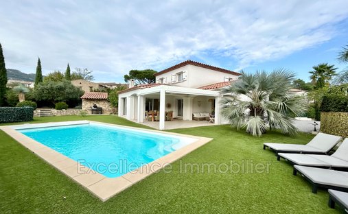 Villa in Le Plan-de-la-Tour, Provence-Alpes-Côte d'Azur, France 1