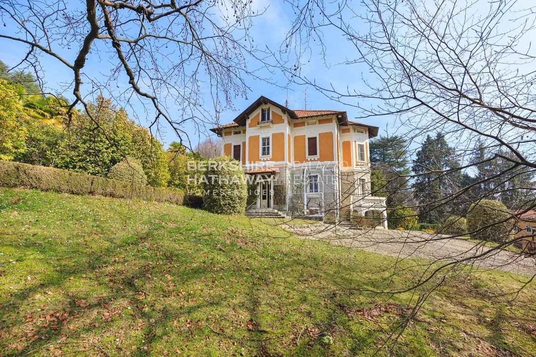 Villa in Masnago - Brunella, Varese, Lombardy 1 - 14072379