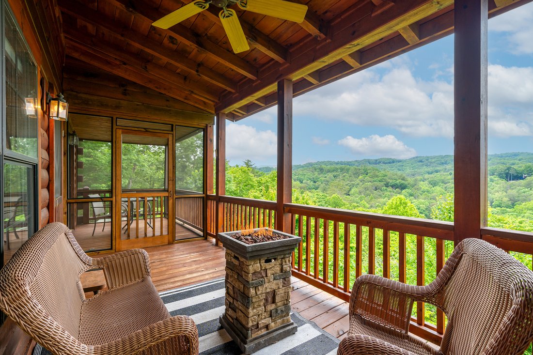 Captivating Retreat With Sweeping Long In Blue Ridge, United