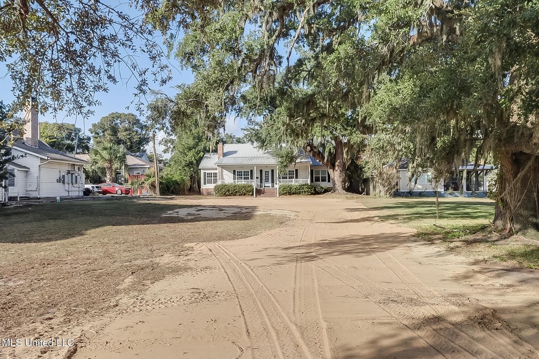 House in Biloxi, Mississippi, United States 3 - 14890688