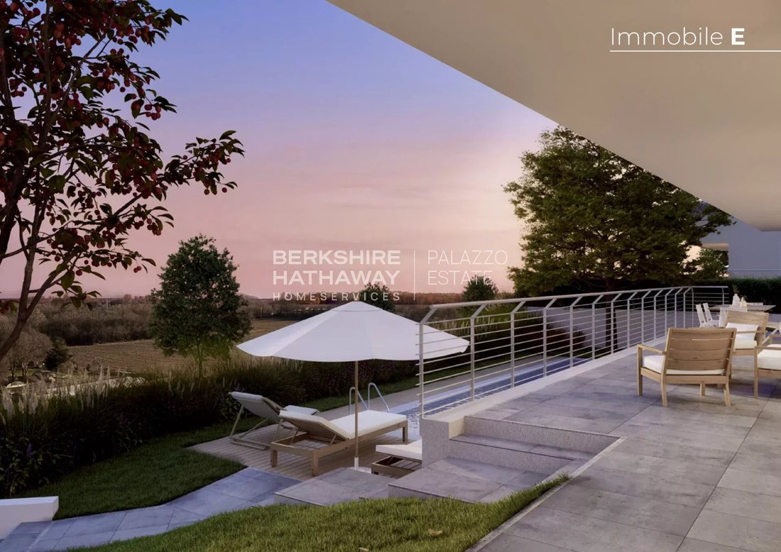 Villa in Casnate con Bernate, Lombardy, Italy 4 - 14283632