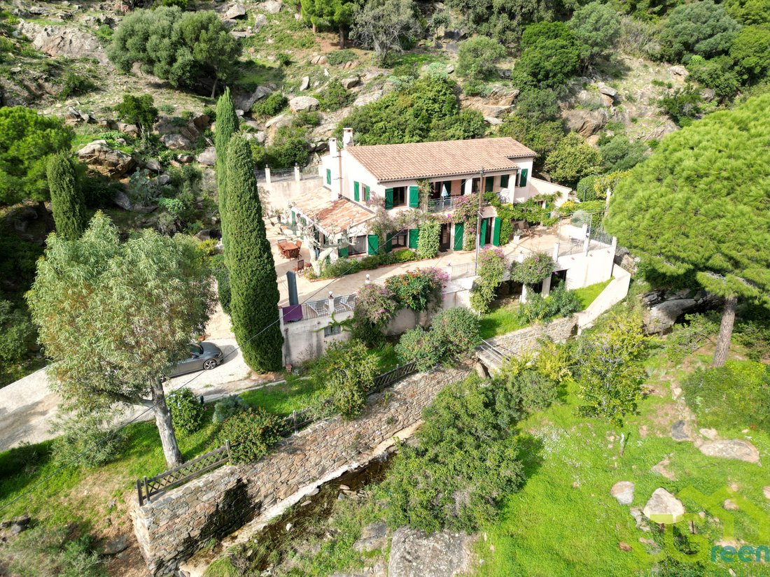 Villa in Le Lavandou, Provence-Alpes-Côte d'Azur, France 1 - 14863391