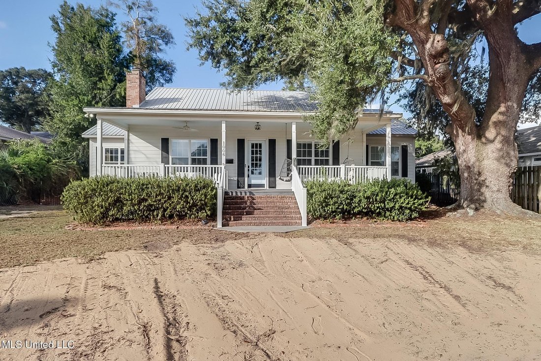 House in Biloxi, Mississippi, United States 2 - 14890688