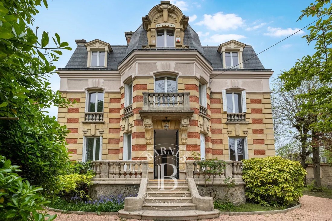House in Chatou, Ile-de-France, France 1 - 14076793