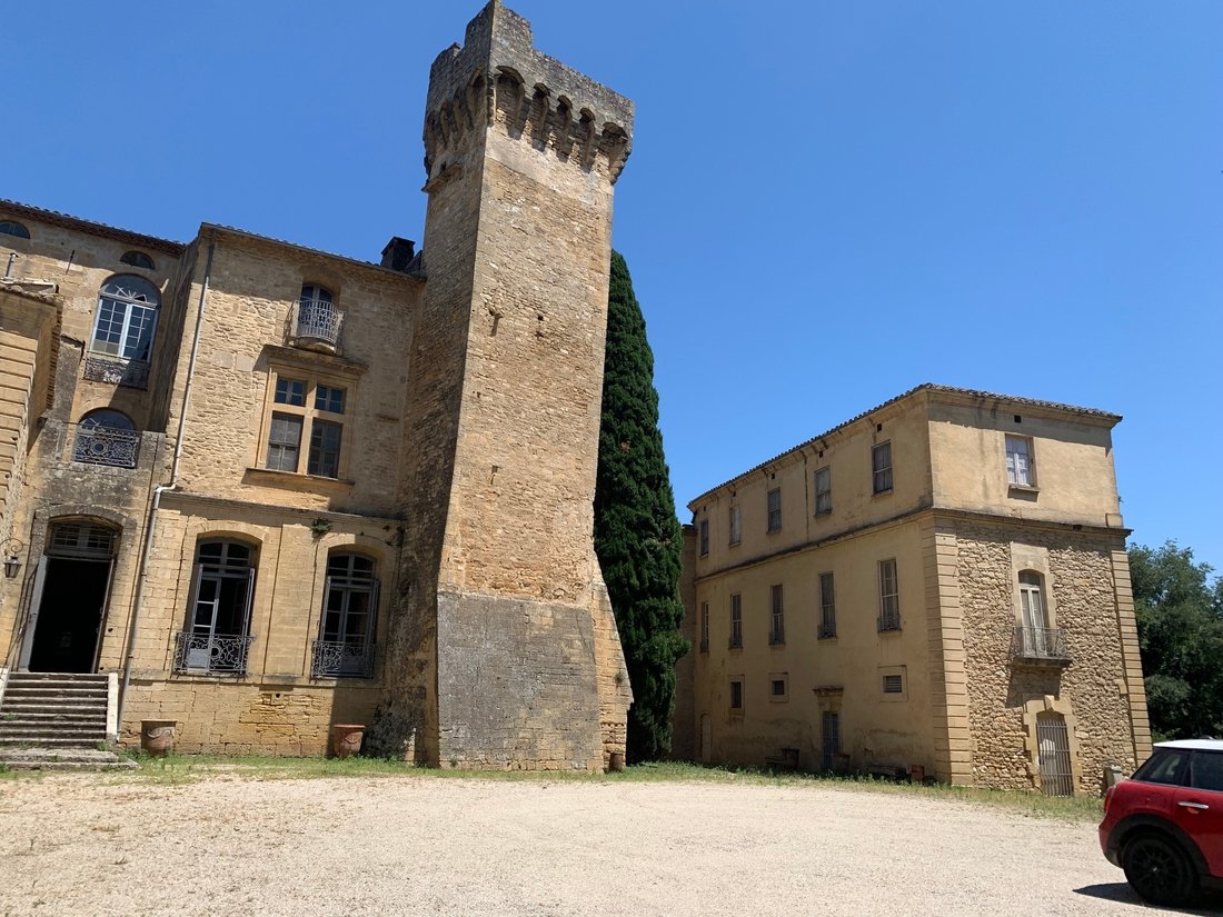 Whispers of Kings: A 400-Hectare Legacy Near Pont du Gard’s Timeless Splendor