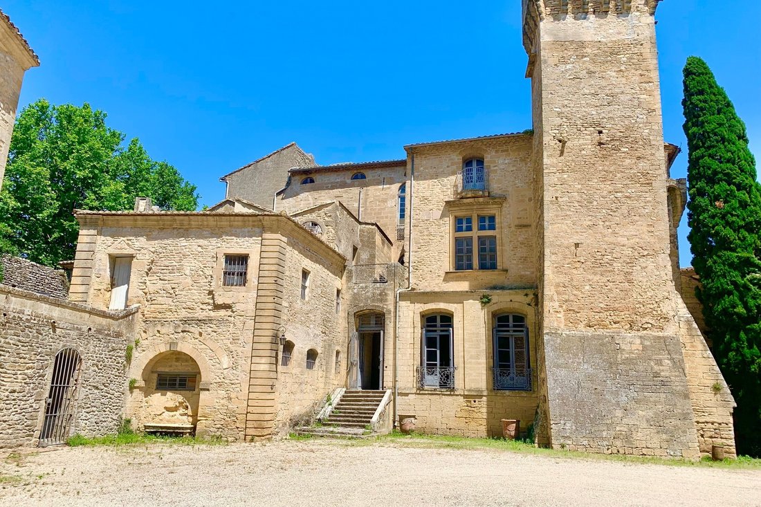 Whispers of Kings: A 400-Hectare Legacy Near Pont du Gard’s Timeless Splendor