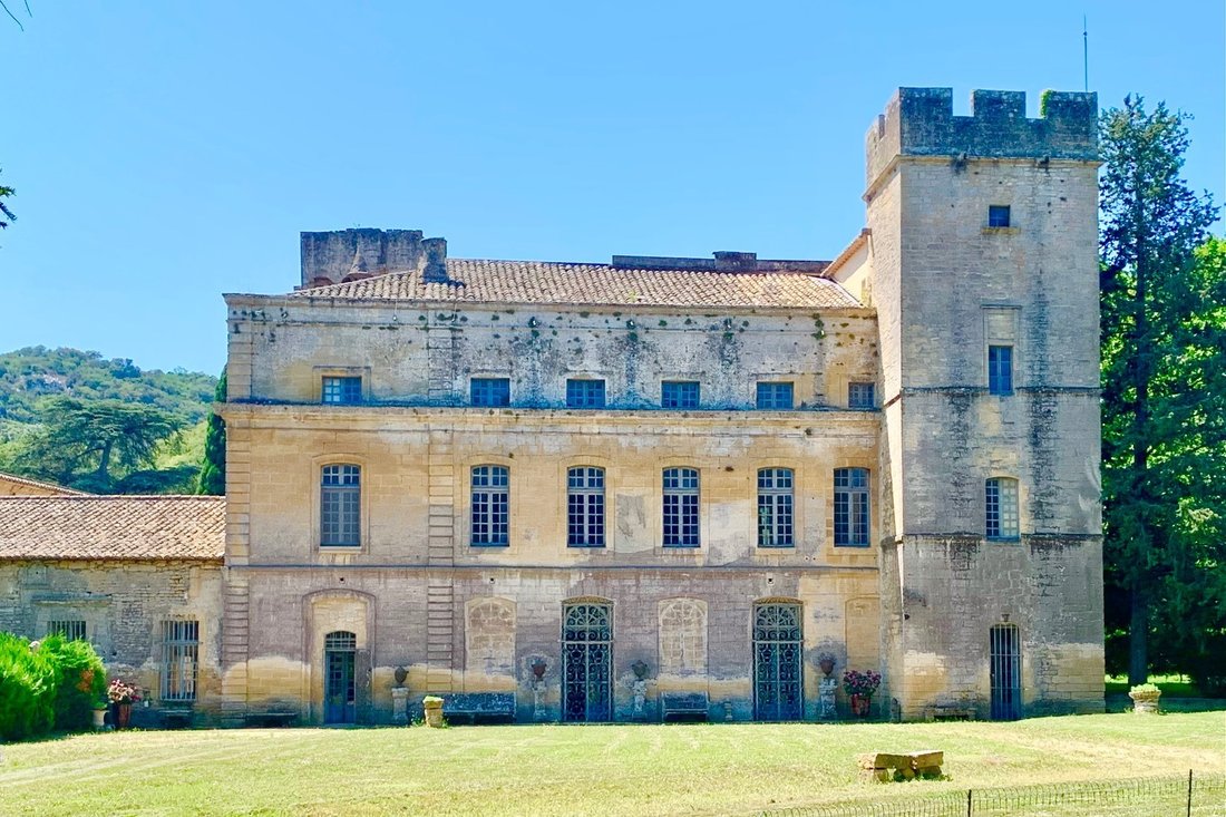 Whispers of Kings: A 400-Hectare Legacy Near Pont du Gard’s Timeless Splendor
