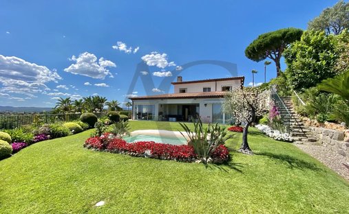Villa in Village, Villeneuve-Loubet, France 1