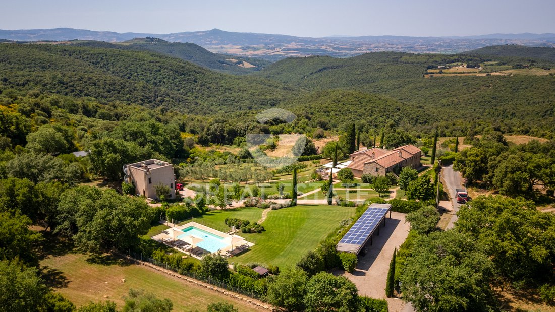 Estate in Cinigiano, Tuscany, Italy 1 - 14895730