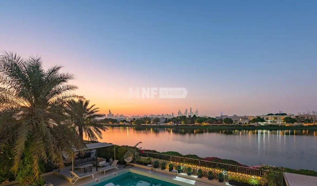 Villa in The Meadows, Dubai, United Arab Emirates 3 - 14896718
