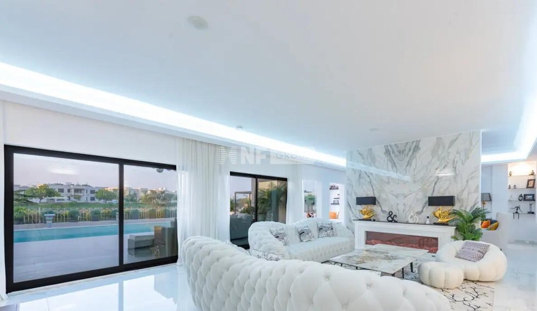 Villa in The Meadows, Dubai, United Arab Emirates 4 - 14896718