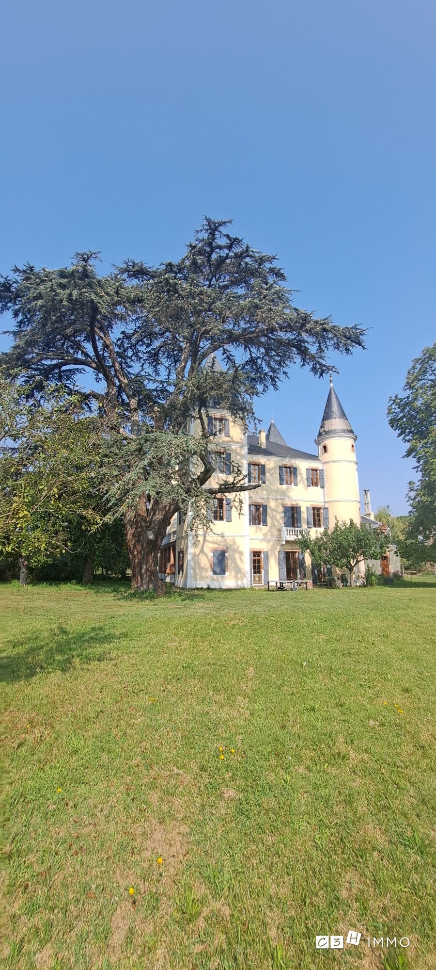 Château de Trémoulet: A Whisper of Time in Occitanie’s Golden Light