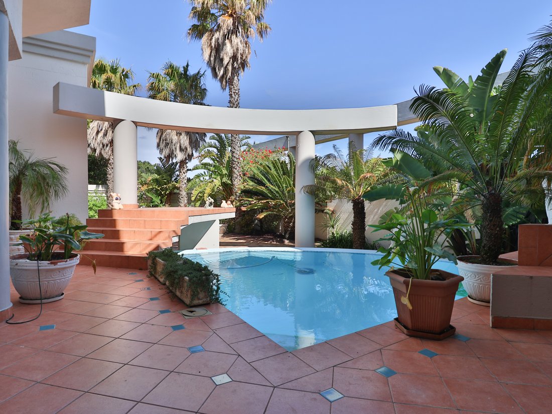 Country House in Fernkloof Estate, Western Cape, South Africa 1 - 14897140