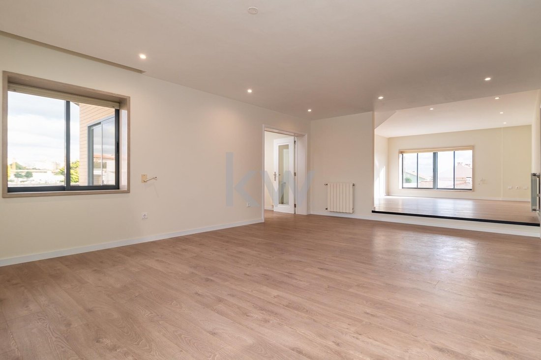 Apartment in Mafamude e Vilar do Paraiso, Porto District, Portugal 3 - 14895617