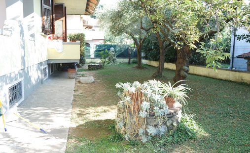 House in Fontia-Fossola-Fossone, Marina di Carrara, Tuscany 1