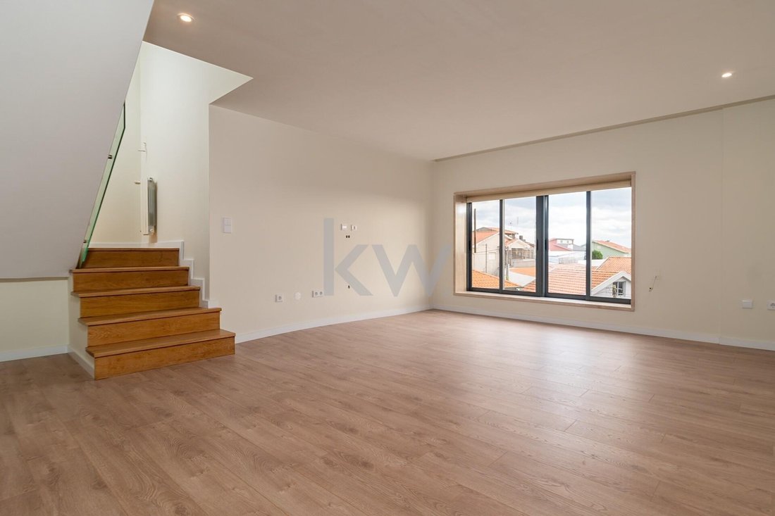 Apartment in Mafamude e Vilar do Paraiso, Porto District, Portugal 2 - 14895617