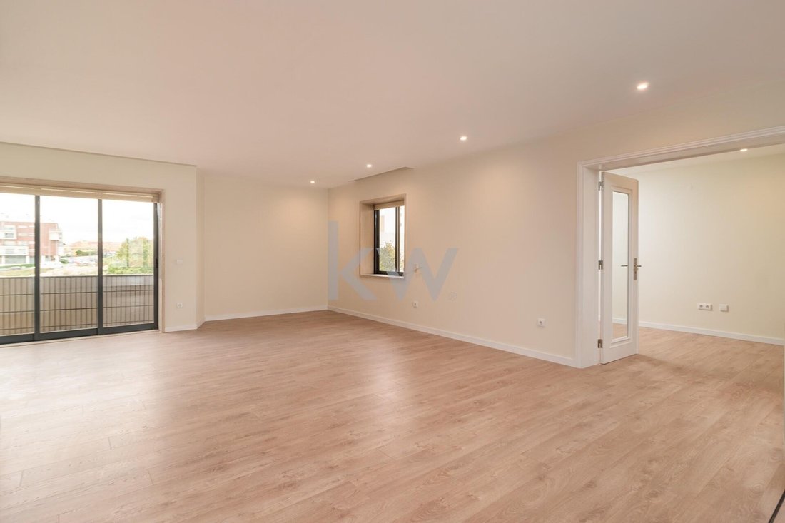 Apartment in Mafamude e Vilar do Paraiso, Porto District, Portugal 1 - 14895617