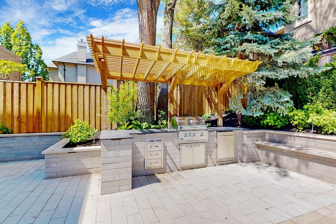 House in Toronto, Ontario, Canada 4 - 12889521