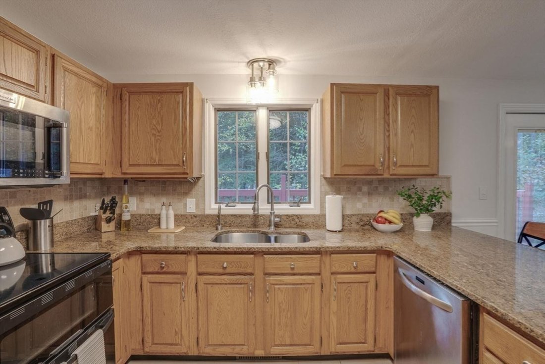 House in Pepperell, Massachusetts, United States 4 - 14902897