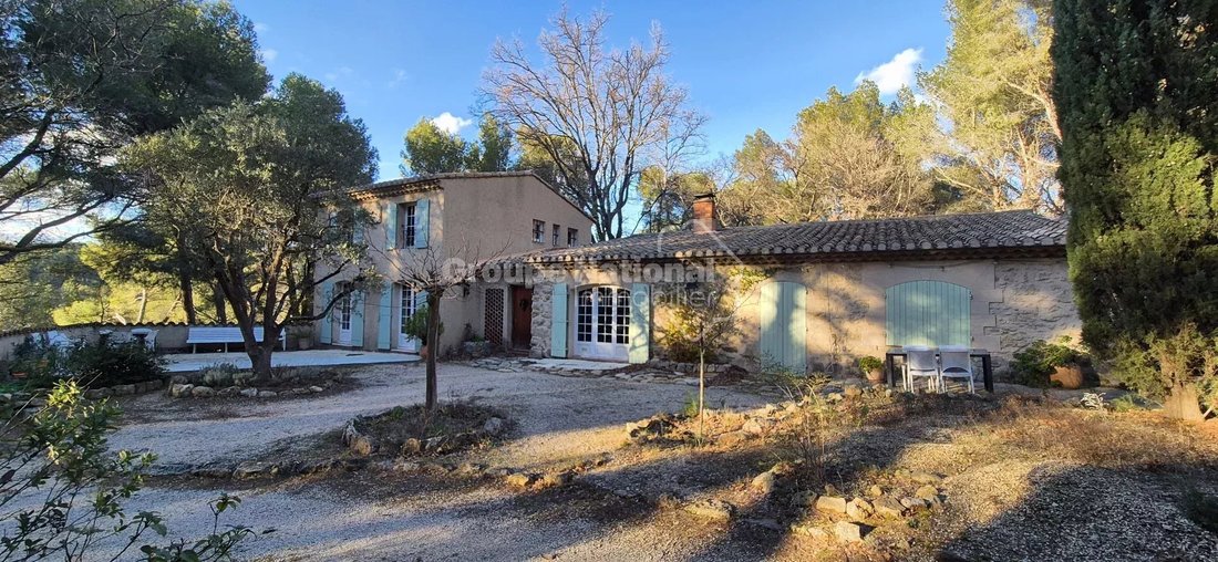 House in Le Vallon-La Croix Blanche-Basses Viougues-Coustelade, Salon-de-Provence, France 2 - 13768737