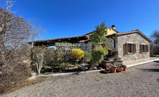 Villa in Castiglione d'Orcia, Tuscany, Italy 1